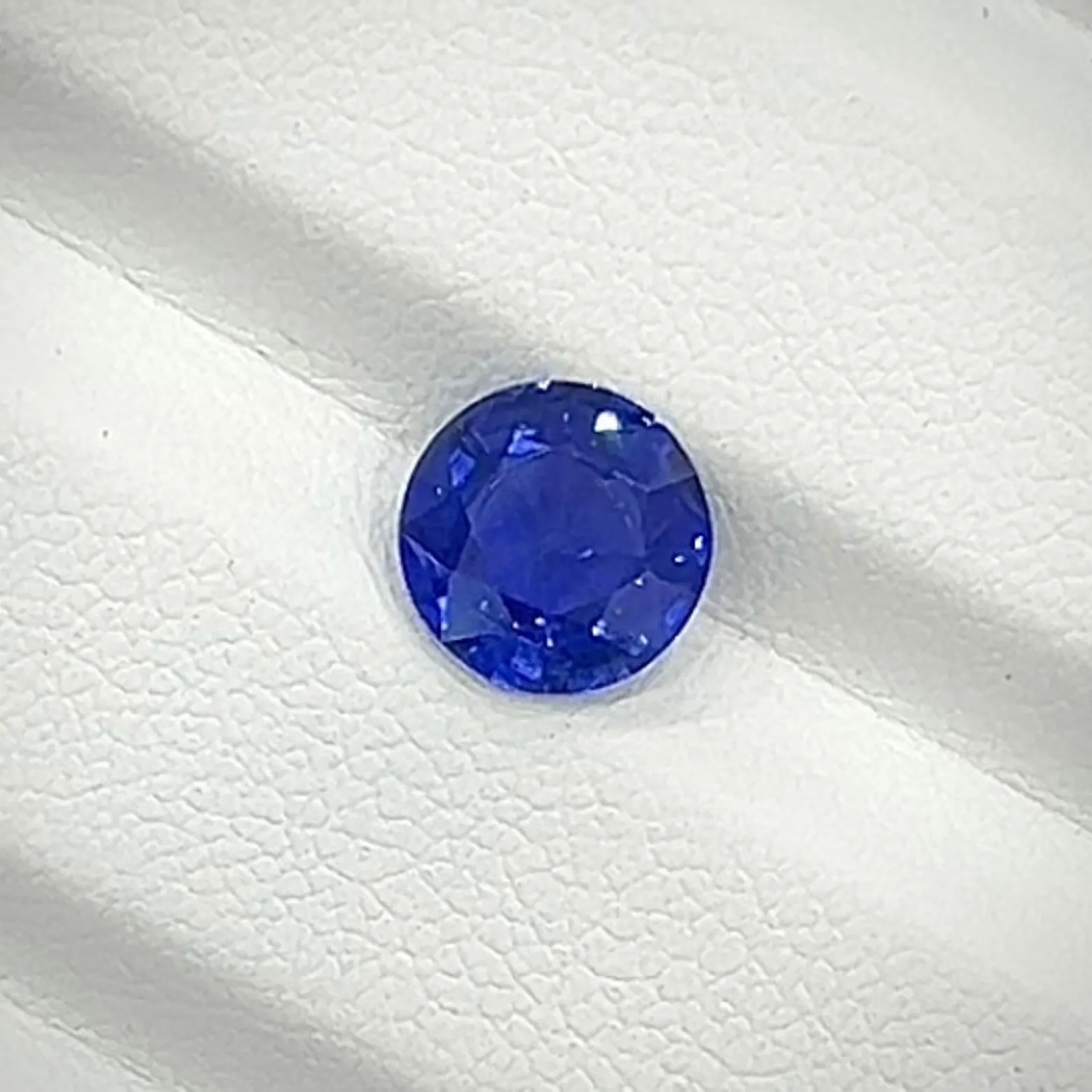 1.51 CARAT BLUE SAPPHIRE (CORNFLOWER BLUE) 2